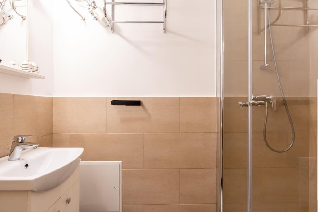 Practical 1br Flat By Center By Hm Wien