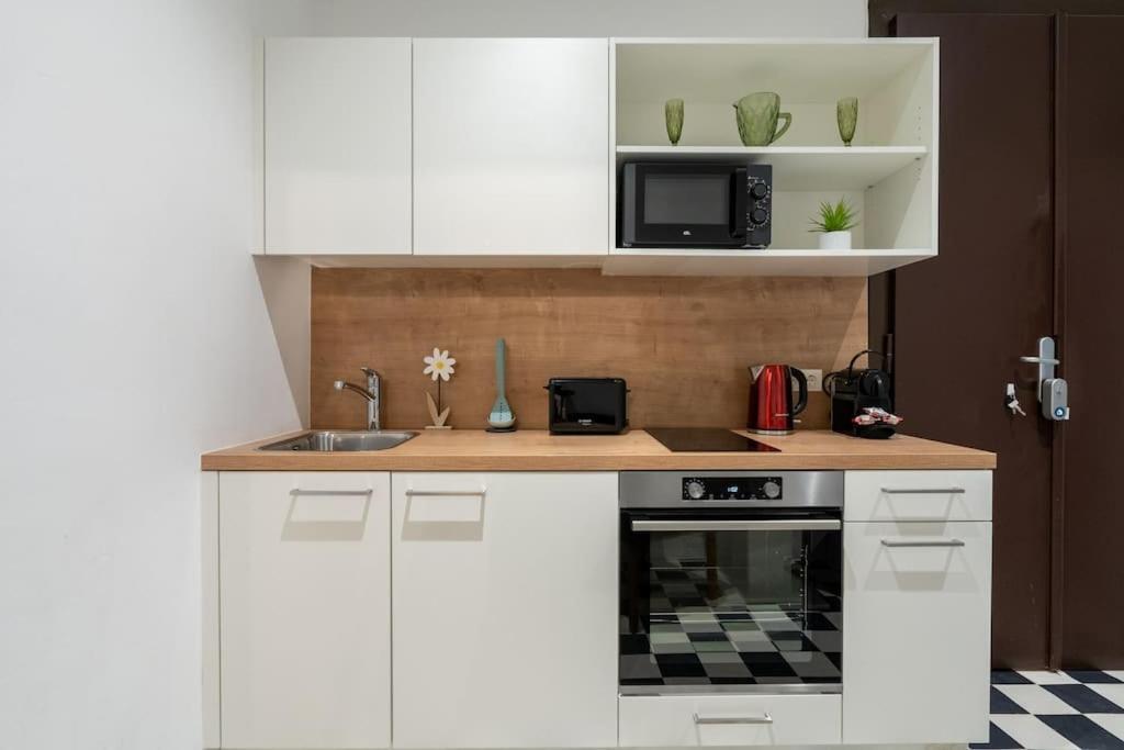 Practical 1br Flat By Center By Hm Appartamento *